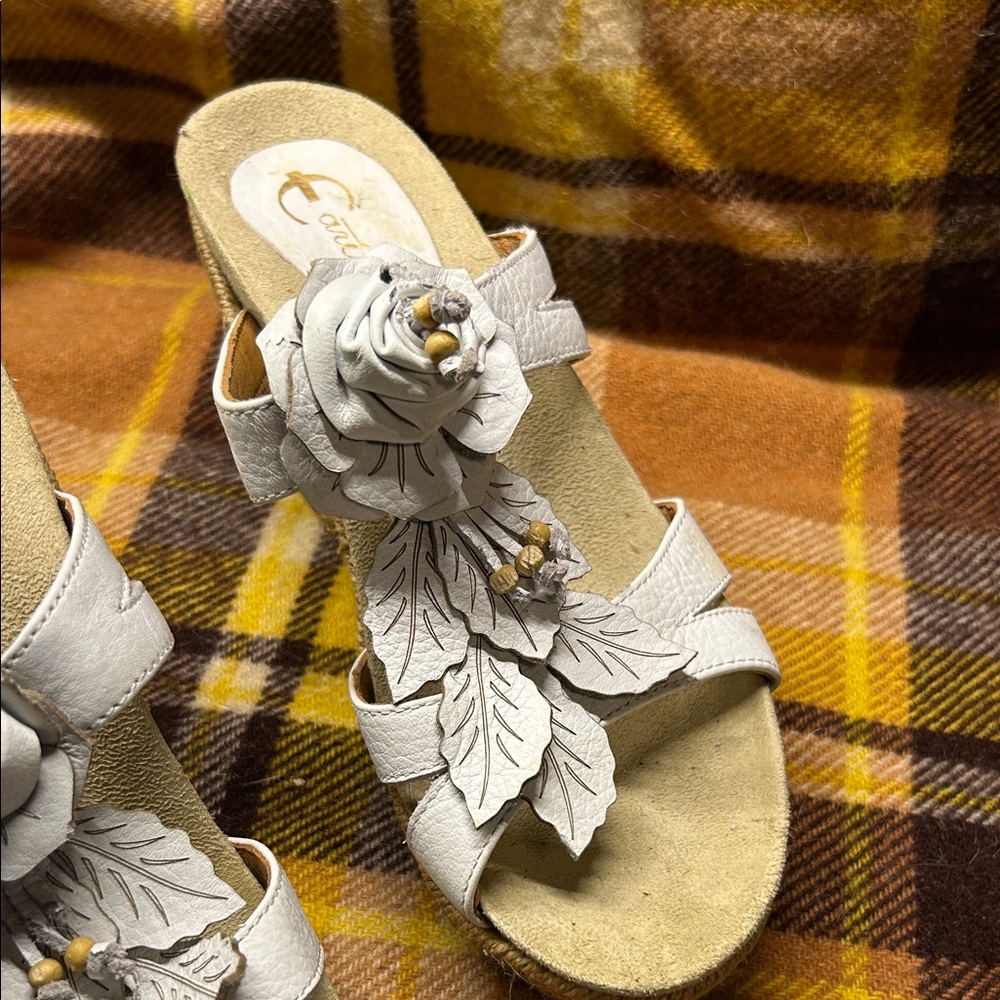 Earthies White Floral Sandals semprini